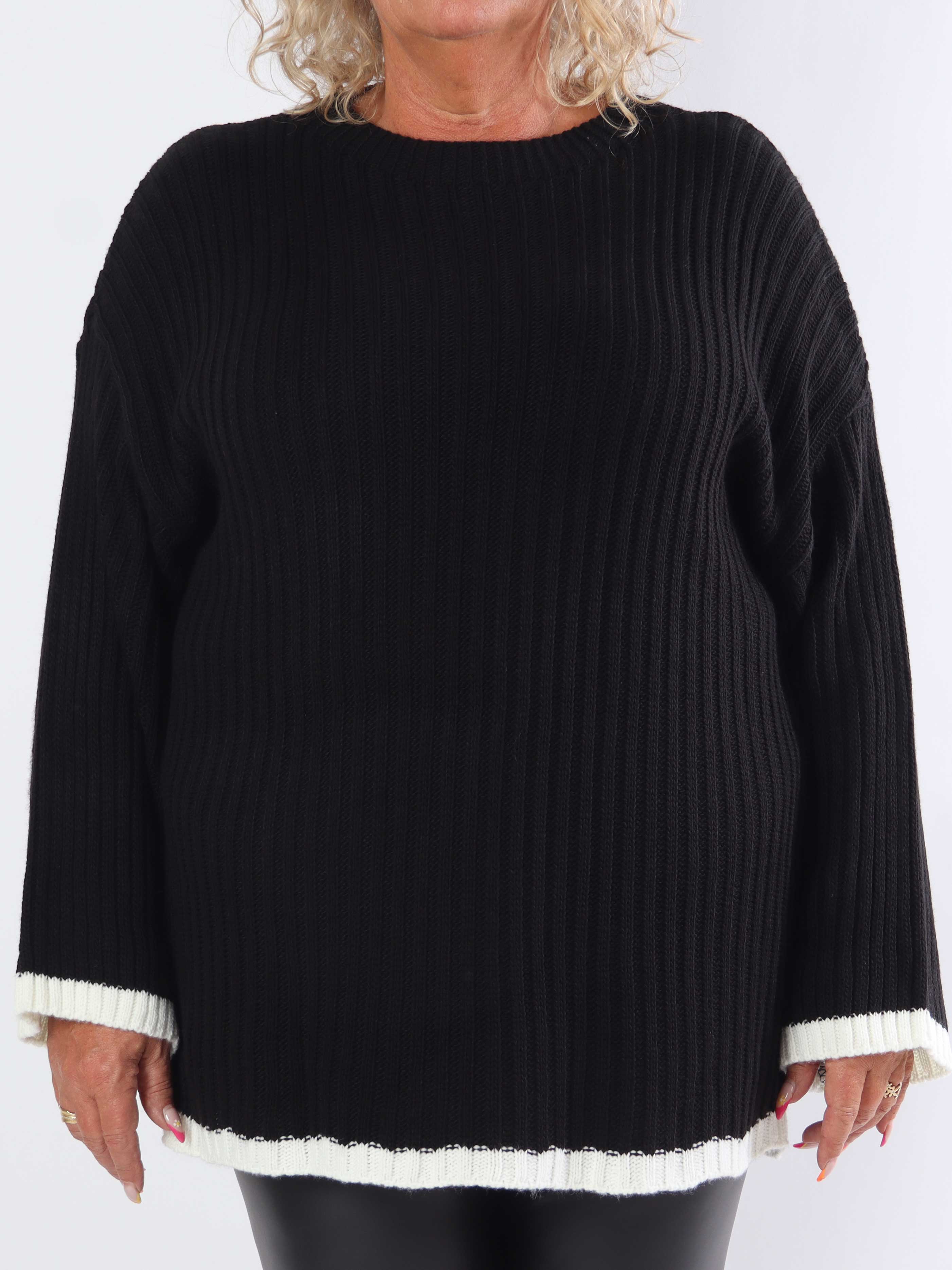 Violet - Stickad blus i plus size med färgad kant
